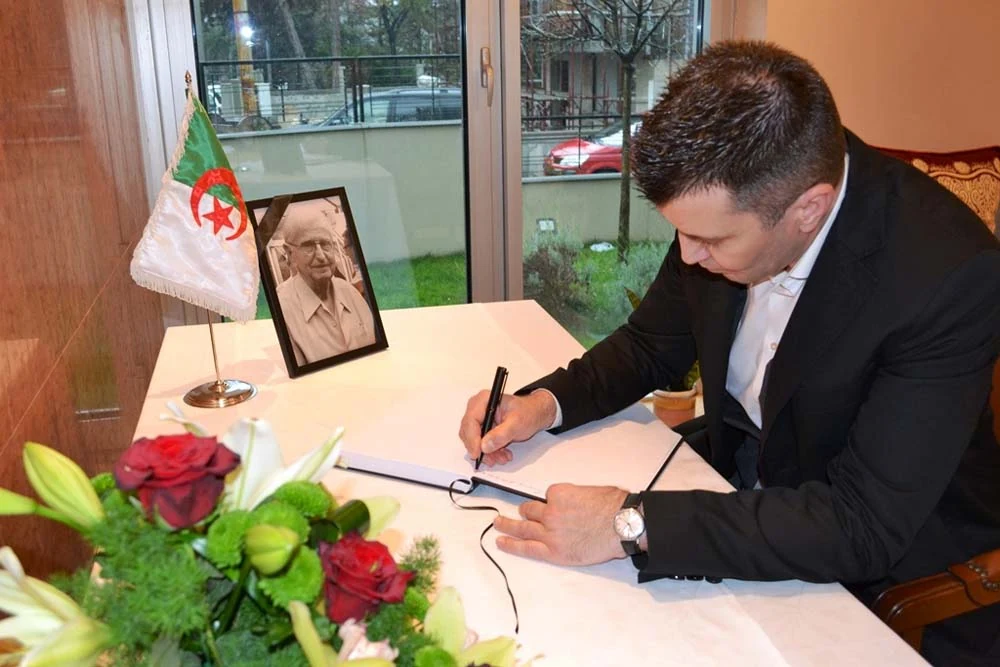 ALŽIR ODAO ZASLUŽENU POŠTU STEVANU LABUDOVIĆU, SNIMATELjU REVOLUCIJE