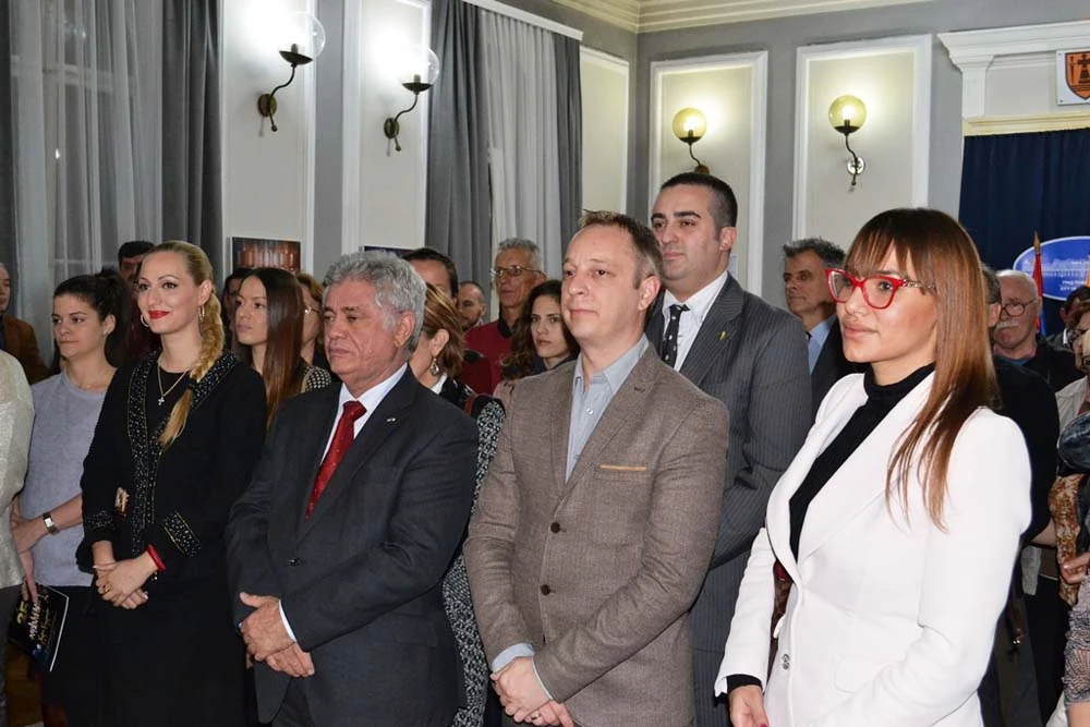 HOR „BARILI“ DODELIO POVELjU ZAHVALNOSTI DRUŠTVU PRIJATELjA ALŽIRA