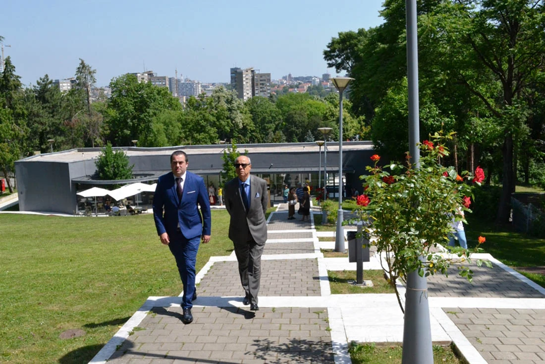 ODATA POČAST PREDSEDNIKU TITU