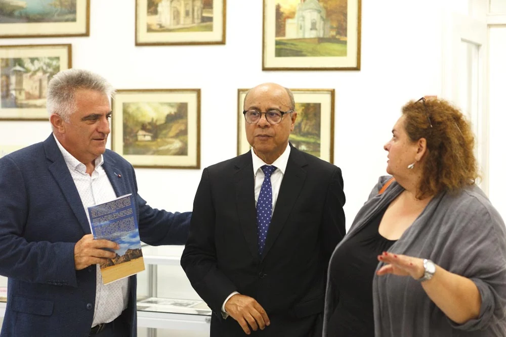 IZLOŽBA ALŽIRSKIH SLIKARA „SVAKODNEVNA UMETNOST“ OTVORENA U NARODNOJ BIBLIOTECI „VELJKO DUGOŠEVIĆ“ U GOLUPCU